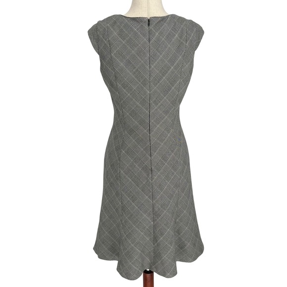 White House Black Market Womens Fit & Flare Cap Sleeve Dress Size 6 Black Plaid - Picture 2 of 12
